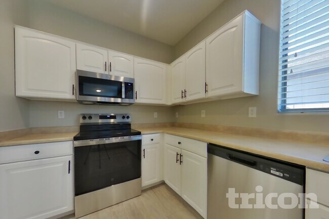 6608 S 45th Ln Phoenix, AZ 85339 photo 4