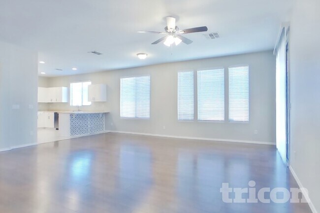 6608 S 45th Ln Phoenix, AZ 85339 photo 3