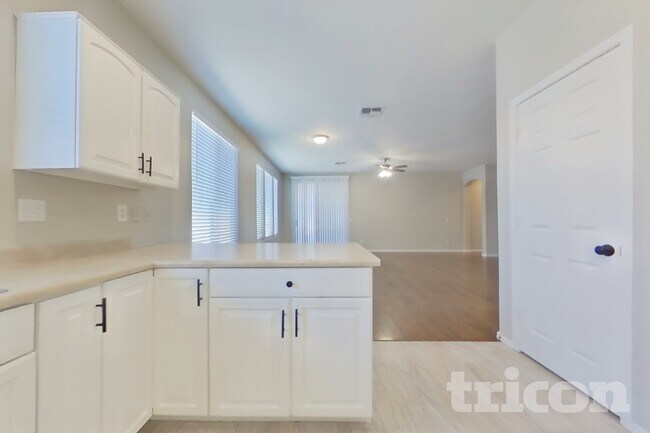 6608 S 45th Ln Phoenix, AZ 85339 photo 5