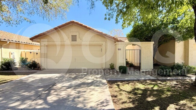 8907 S Drea Ln Tempe, AZ 85284 photo 5