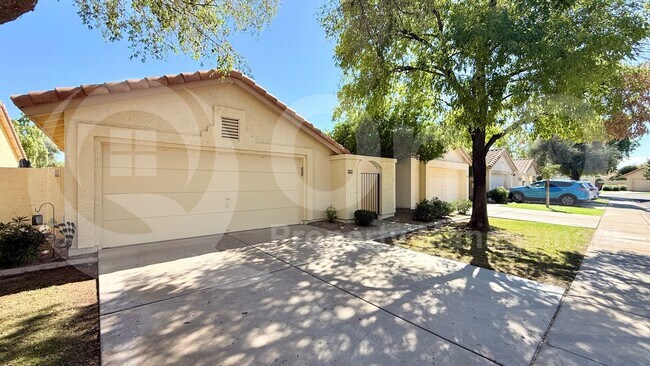 8907 S Drea Ln Tempe, AZ 85284 photo 4