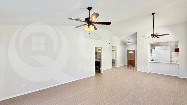 8907 S Drea Ln Tempe, AZ 85284 photo 2