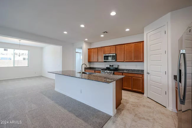 8752 W Medlock Dr Glendale, AZ 85305 photo 5