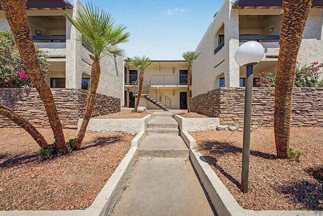 3825 E Camelback Rd Phoenix, AZ 85018 photo 2