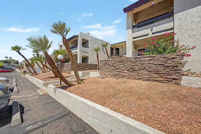 3825 E Camelback Rd Phoenix, AZ 85018 photo 4
