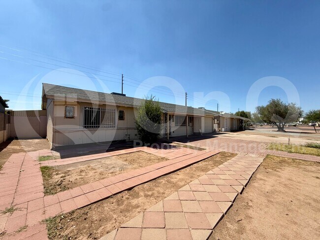 5208 S 40th Pl Phoenix, AZ 85040 photo 2