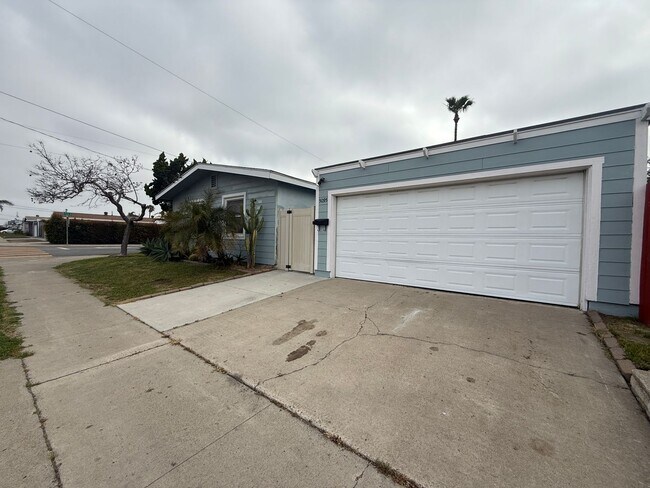 5095 Diane Ave San Diego, CA 92117 photo 3