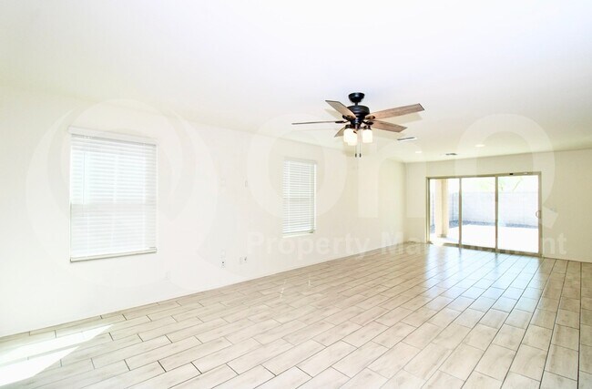 12539 W Glenn Dr Glendale, AZ 85307 photo 3