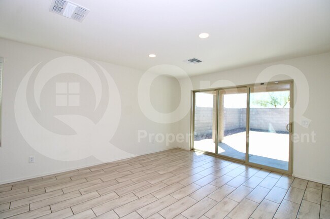 12539 W Glenn Dr Glendale, AZ 85307 photo 4
