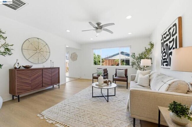 2446 Bing Pl Union City, CA 94587 photo 2