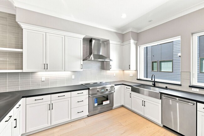 2 Bed, 2.5 Bath Executive Home In Newly Constructed Community! photo 5