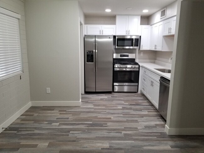 3214 N 68th St Scottsdale, AZ 85251 photo 2
