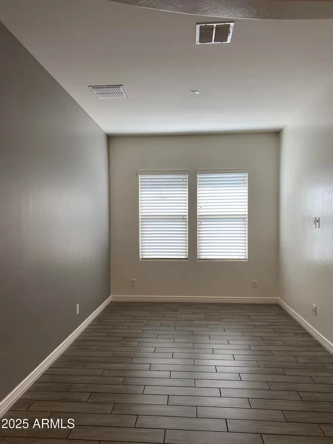 233 W Sandra Ter Phoenix, AZ 85023 photo 3