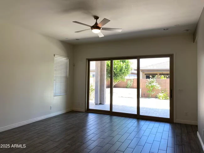 233 W Sandra Ter Phoenix, AZ 85023 photo 4