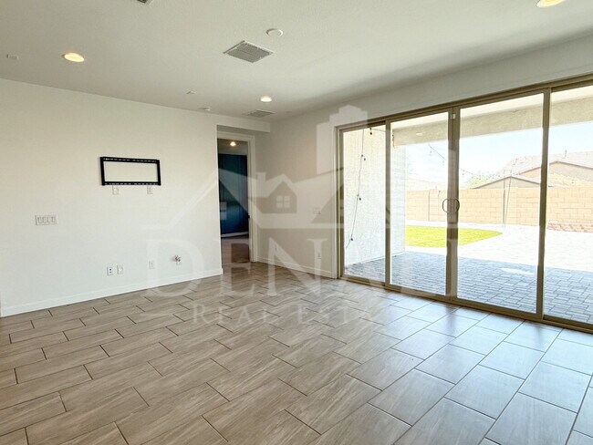 1636 W Estes Way Phoenix, AZ 85041 photo 4