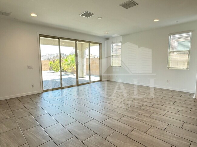 1636 W Estes Way Phoenix, AZ 85041 photo 3