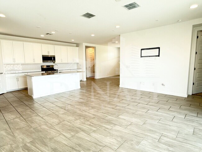 1636 W Estes Way Phoenix, AZ 85041 photo 5