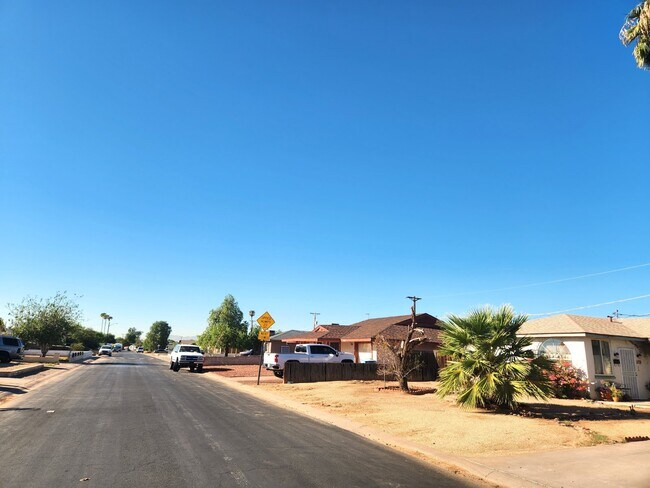 4745 N 50th Ave Phoenix, AZ 85031 photo 2