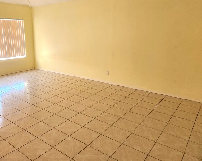 4745 N 50th Ave Phoenix, AZ 85031 photo 5