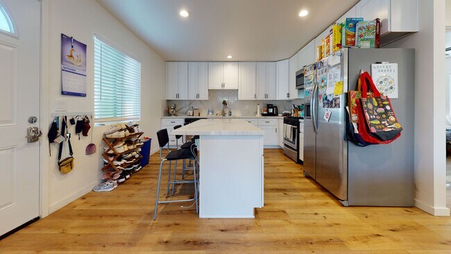 5630 Dorothy Dr photo 2