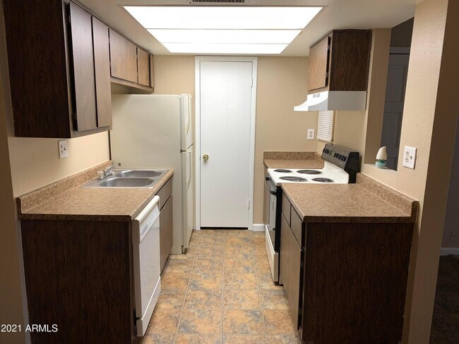2217 E Cactus Rd Phoenix, AZ 85022 photo 5