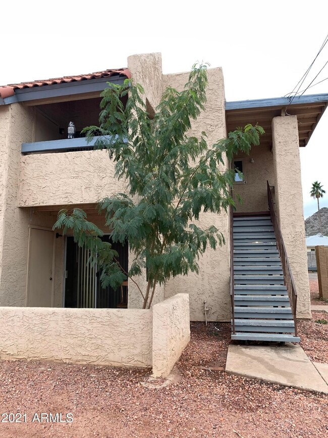 2217 E Cactus Rd Phoenix, AZ 85022 photo 2