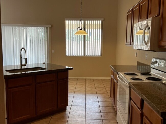 4405 E Cherry Hills Dr Chandler, AZ 85249 photo 3