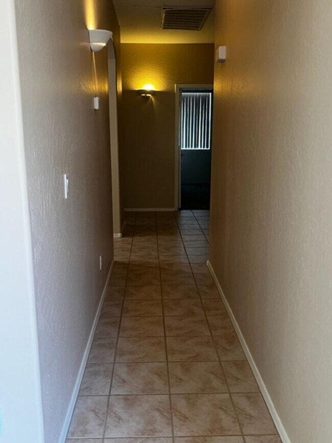 4405 E Cherry Hills Dr Chandler, AZ 85249 photo 5