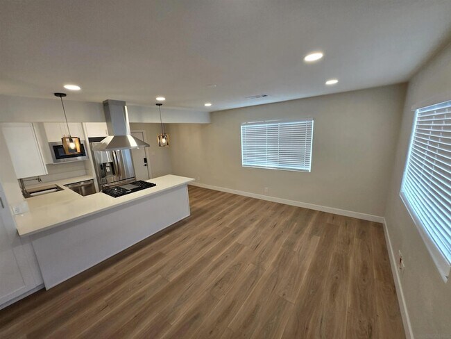 2130 E 5th St National City, CA 91950 photo 4