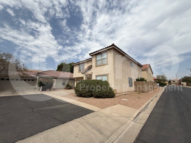 422 W Redwood Dr photo 3