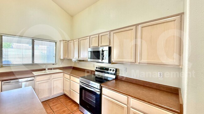 7460 W Lone Cactus Dr Glendale, AZ 85308 photo 4