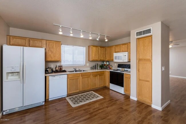 10864 E Clovis Ave photo 5