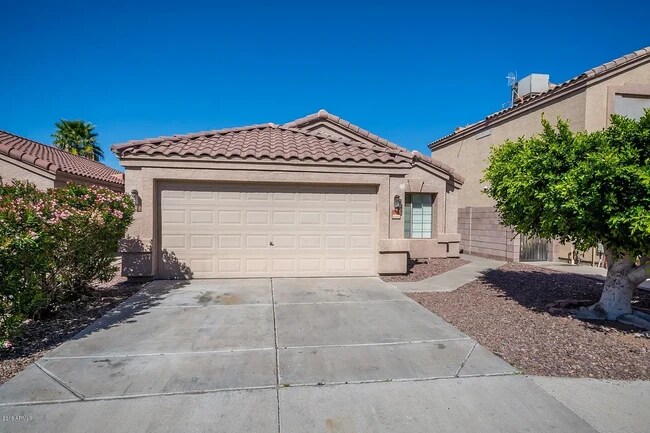 10864 E Clovis Ave photo 2