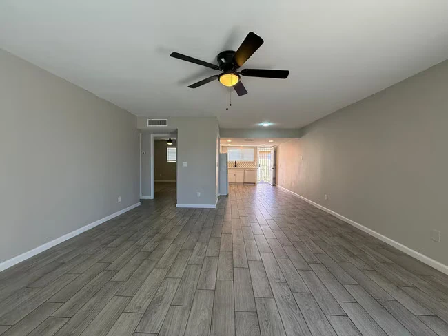 3302 W Loma Ln Phoenix, AZ 85051 photo 2