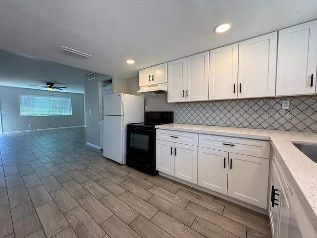 3302 W Loma Ln Phoenix, AZ 85051 photo 5