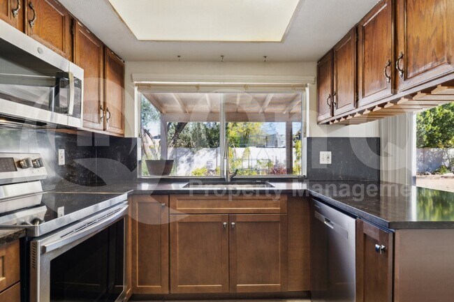 9300 E Kalil Dr Scottsdale, AZ 85260 photo 3
