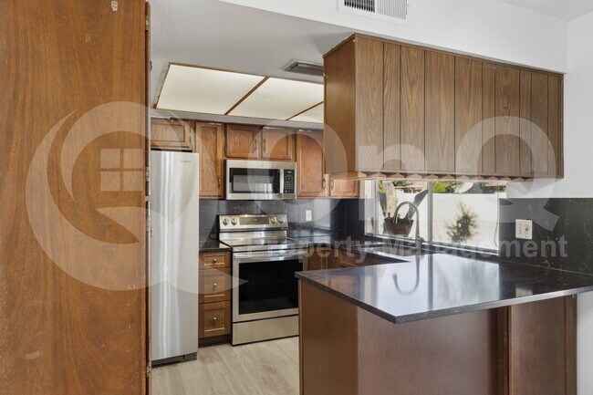 9300 E Kalil Dr Scottsdale, AZ 85260 photo 5
