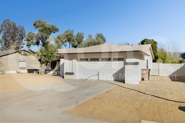 9300 E Kalil Dr Scottsdale, AZ 85260 photo 2