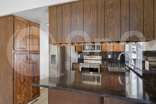 9300 E Kalil Dr Scottsdale, AZ 85260 photo 4