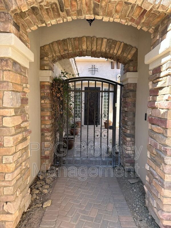12402 W Morning Vista Ln Peoria, AZ 85383 photo 2