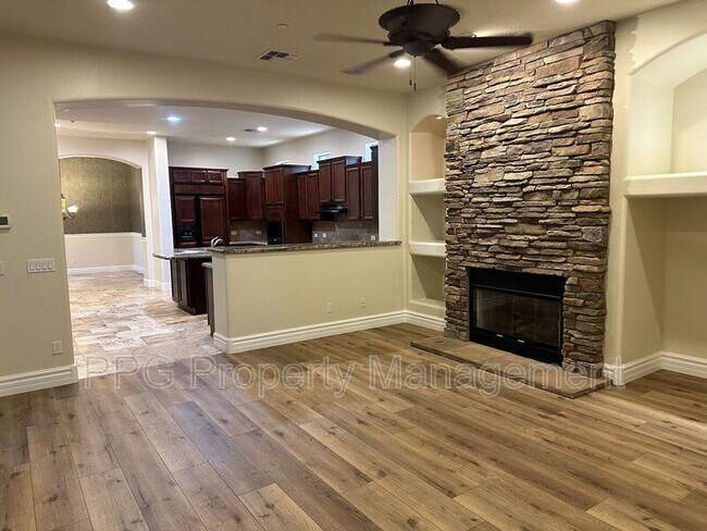 12402 W Morning Vista Ln Peoria, AZ 85383 photo 4
