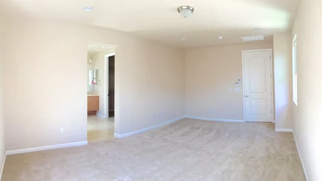 910 Montage Cir East Palo Alto, CA 94303 photo 5