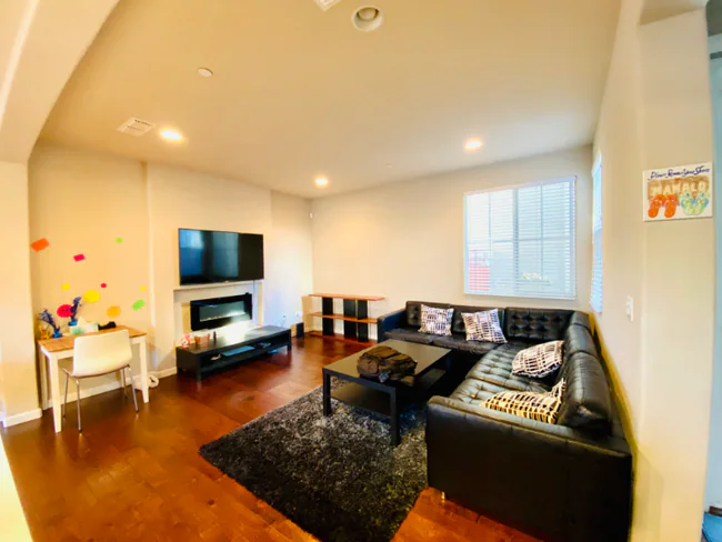 910 Montage Cir East Palo Alto, CA 94303 photo 2