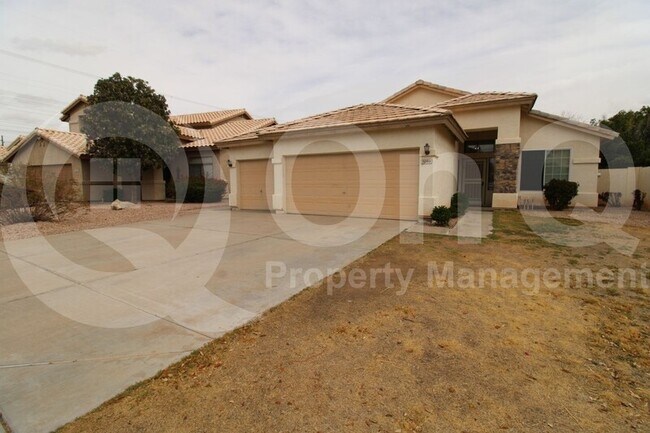7099 S Taylor Dr Tempe, AZ 85283 photo 2