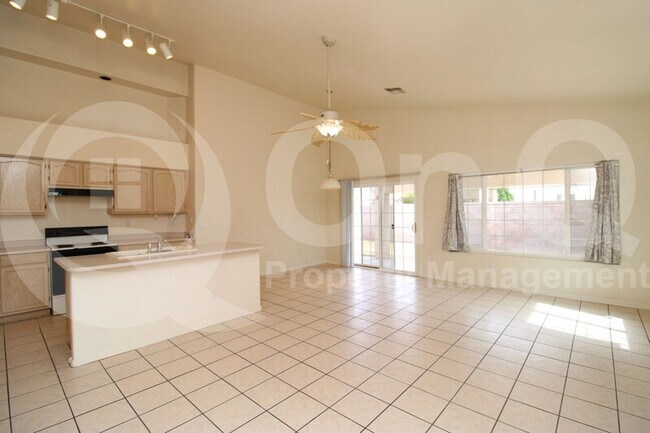 7099 S Taylor Dr Tempe, AZ 85283 photo 4