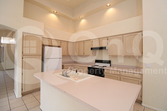 7099 S Taylor Dr Tempe, AZ 85283 photo 3