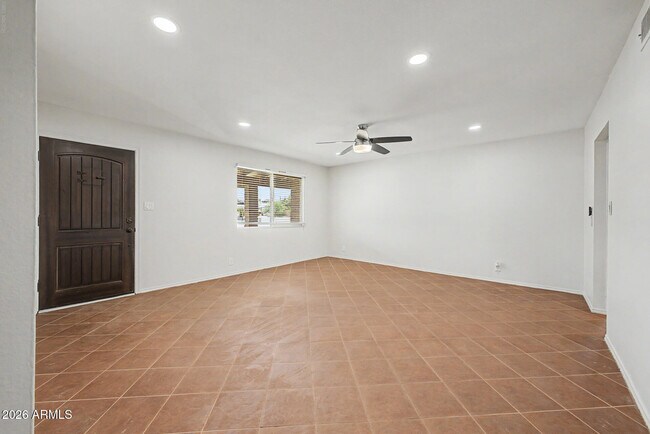 3910 E Shangri La Rd Phoenix, AZ 85028 photo 5