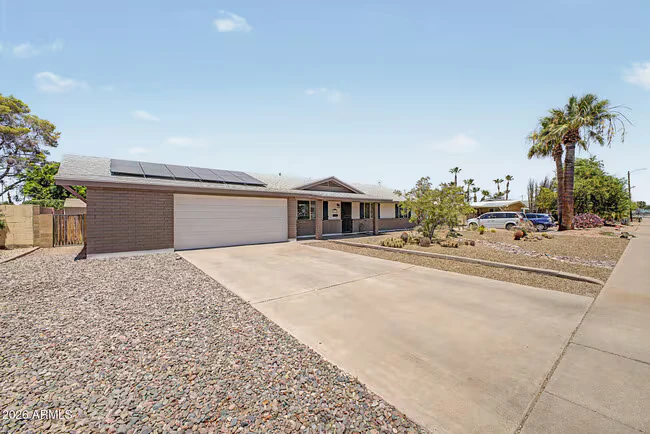 3910 E Shangri La Rd Phoenix, AZ 85028 photo 3