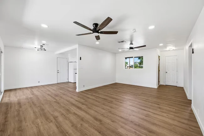 2558 N 40th St Phoenix, AZ 85008 photo 3