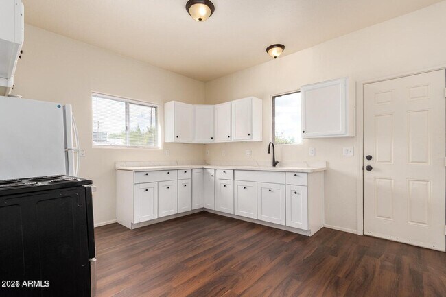 3430 E Cambridge Ave Phoenix, AZ 85008 photo 3